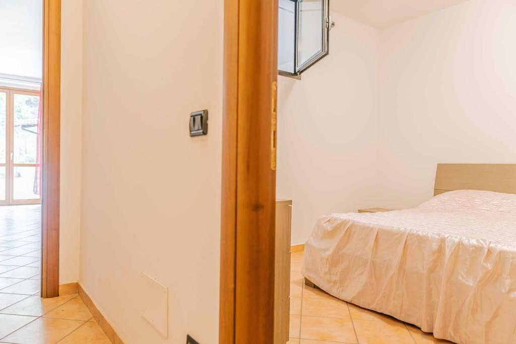 Relax In Nature And Lake Free Parking Luino Esterno foto