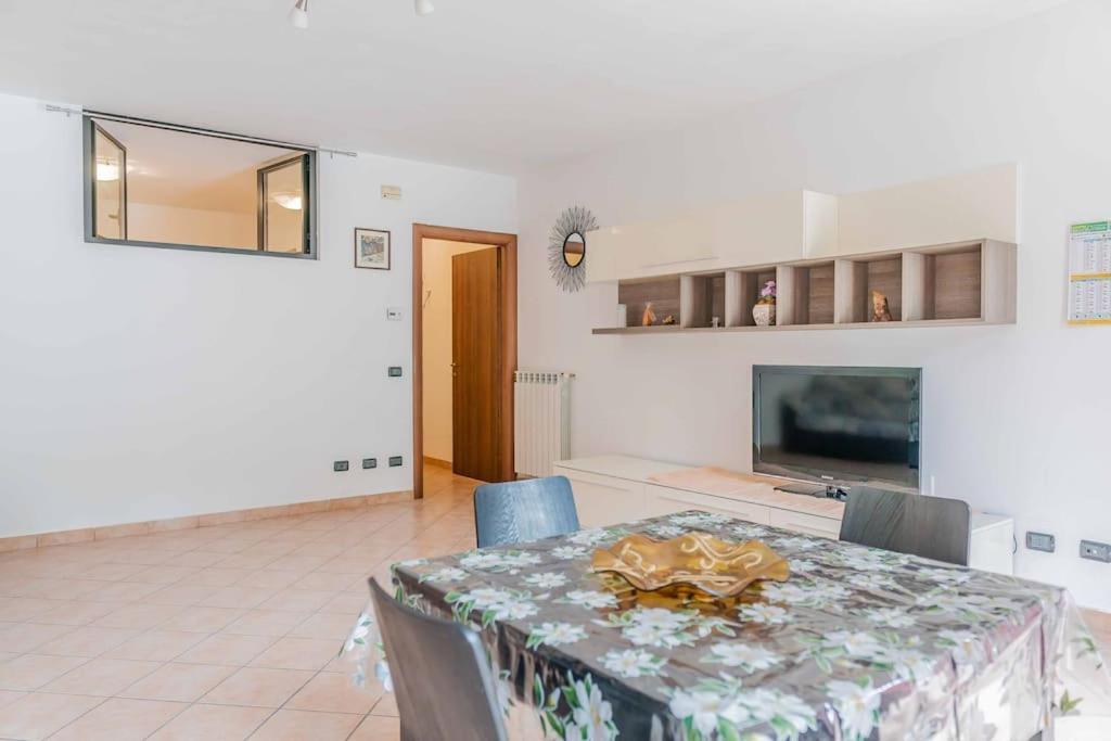 Relax In Nature And Lake Free Parking Luino Esterno foto